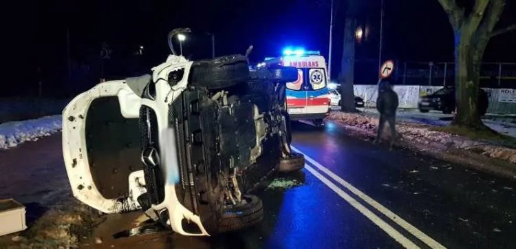 Wypadek w Starym Sączu. Kierowca oddalił się z miejsca zdarzenia.