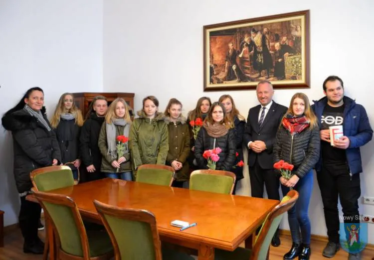 Wolontariusze z wizytą u  prezydenta Ludomira Handzla