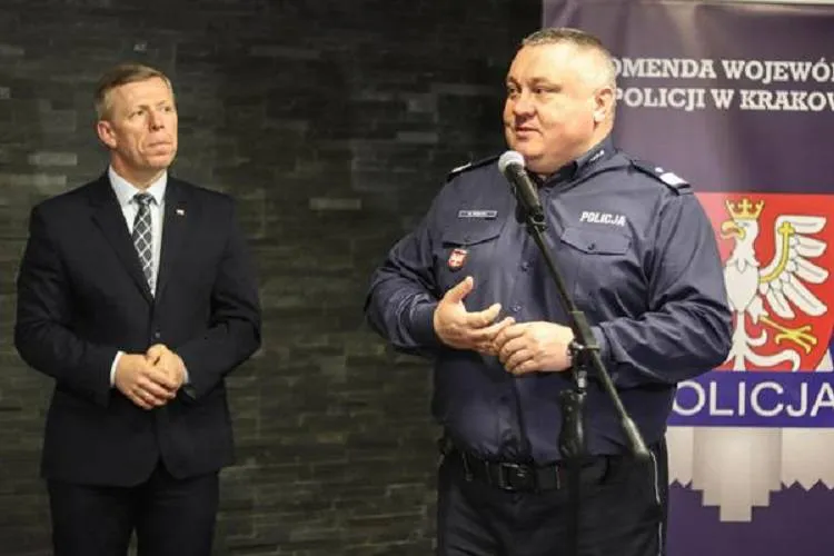 Małopolscy policjanci dostali walizki edukacyjne