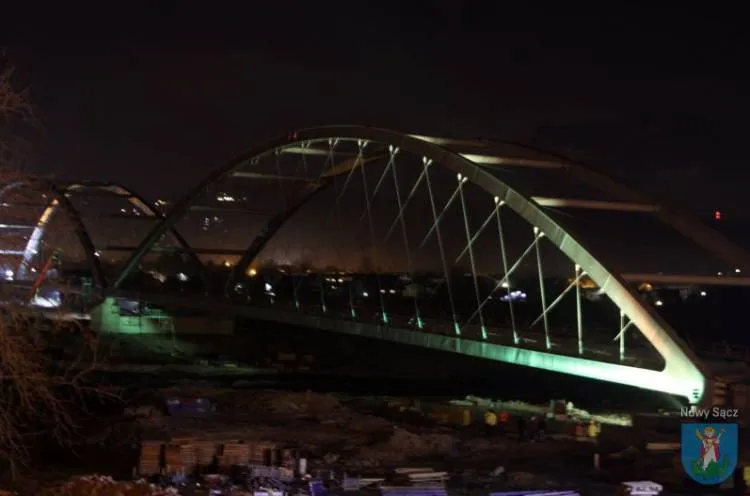 Pierwsze próby iluminacji mostu heleńskiego