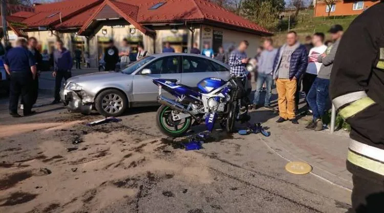 Zderzenie osobówki z motocyklem