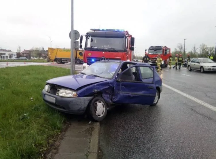 Kolizja dwóch osobówek na Al. Piłsudskiego