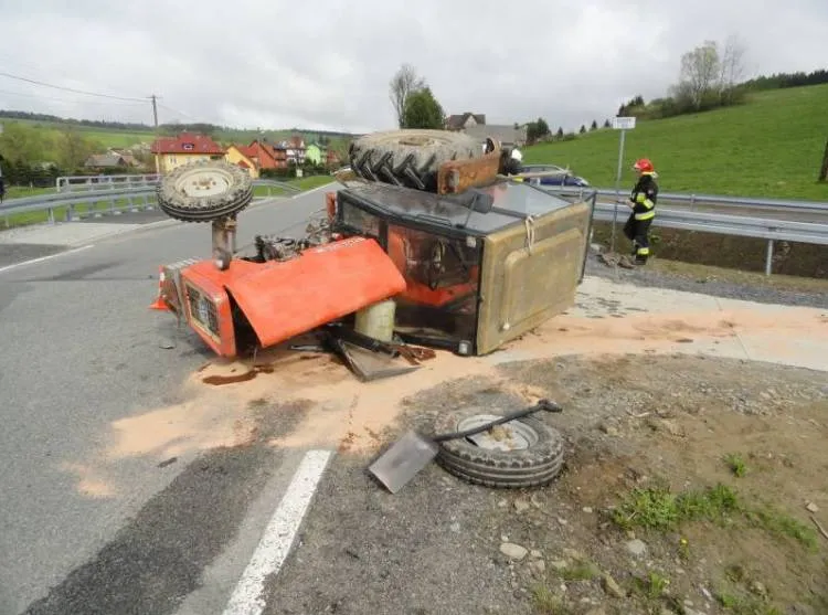 W Muszynce traktor zderzył się z osobówką