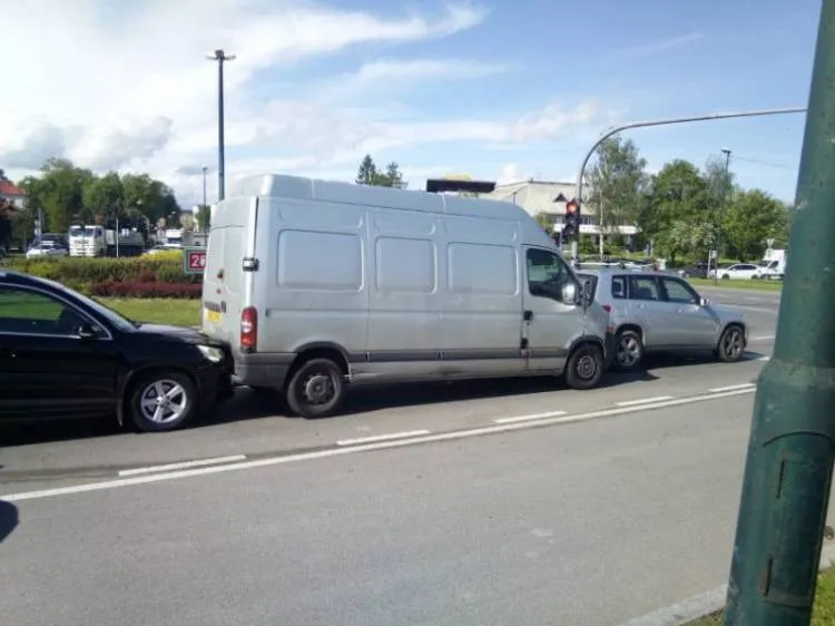 Zderzenie trzech samochodów