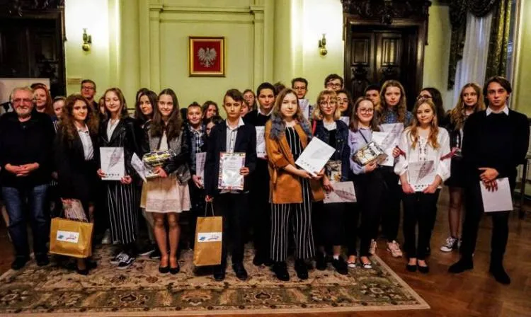 Laureaci konkursu literackiego nagrodzeni
