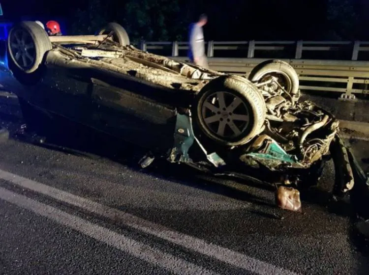 Wypadek w Młodowie. Kierowca oddalił się z miejsca zdarzenia