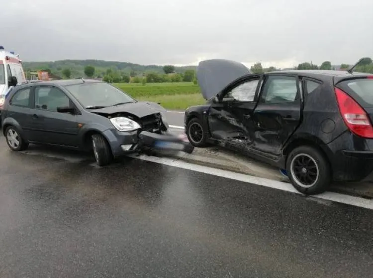 Wypadek w Cyganowicach. Trzy osoby poszkodowane