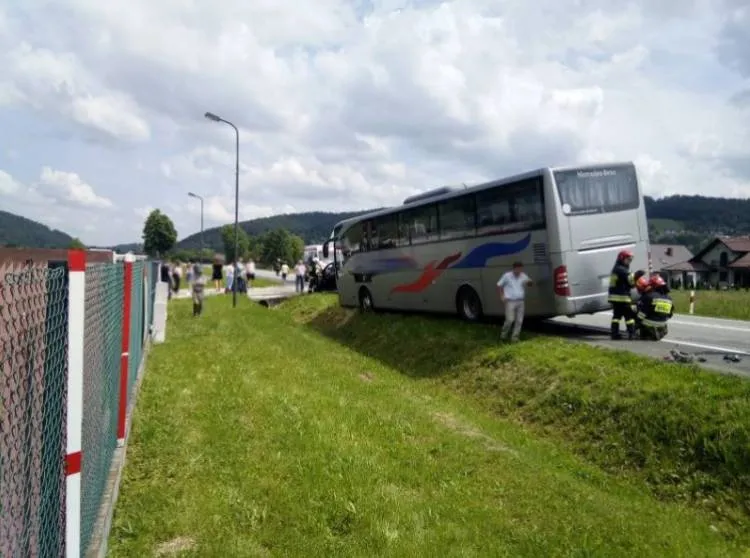 Zderzenie autobusu i osobówki