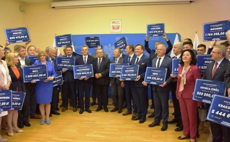 Promesy na budowę dróg wręczone
