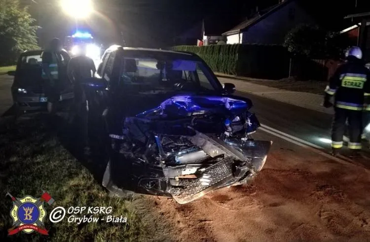 Nocna kolizja dwóch osobówek