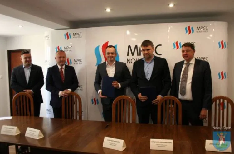 MPEC podpisał umowę o budowę kotła na biomasę z UAB ENERSTENA