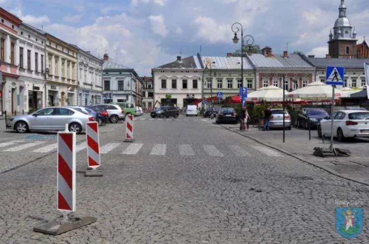 Kolejny etap remontu nawierzchni wokół sądeckiego Rynku