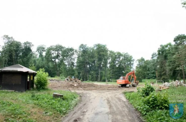 W Parku Strzeleckim trwają prace rozbiórkowe