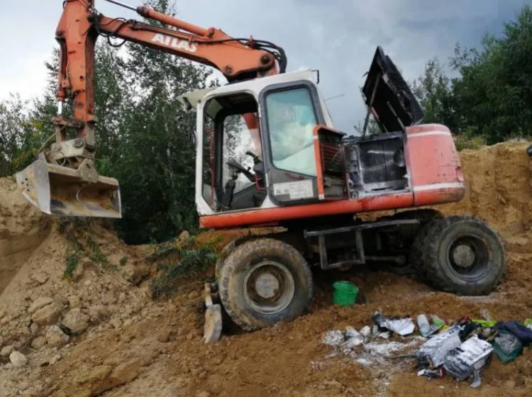 Pożar maszyny budowlanej w Jazowsku