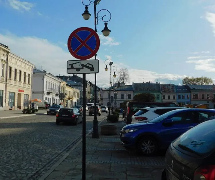 Parkujesz na płycie Rynku? Możesz dostać mandat