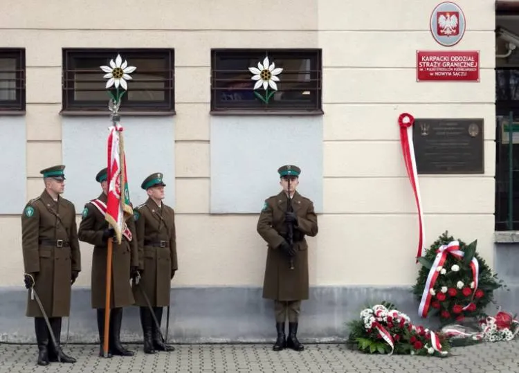 W koszarach 1 Pułku Strzelców Podhalańskich odsłonięto tablicę upamiętniającą pobyt Marszałka Józefa Piłsudskiego
