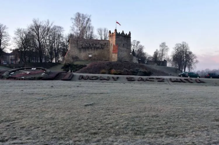 Plac przed zamkiem Nowy Sącz