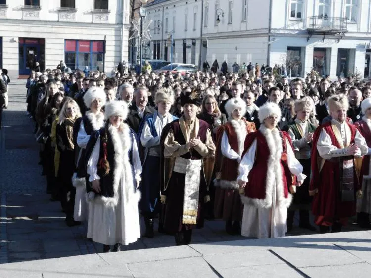 13 polonez pod ratuszem Nowy Sącz