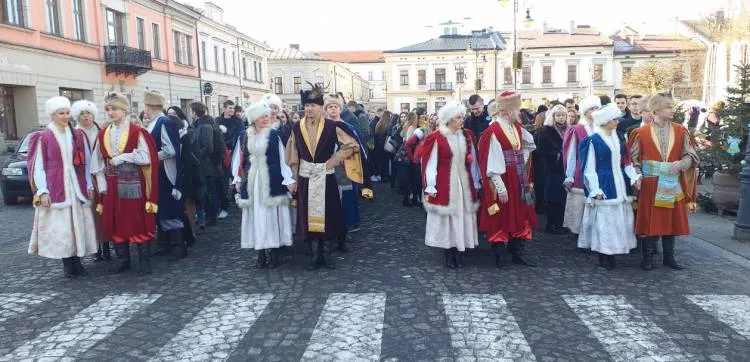 13 polonez pod ratuszem Nowy Sącz