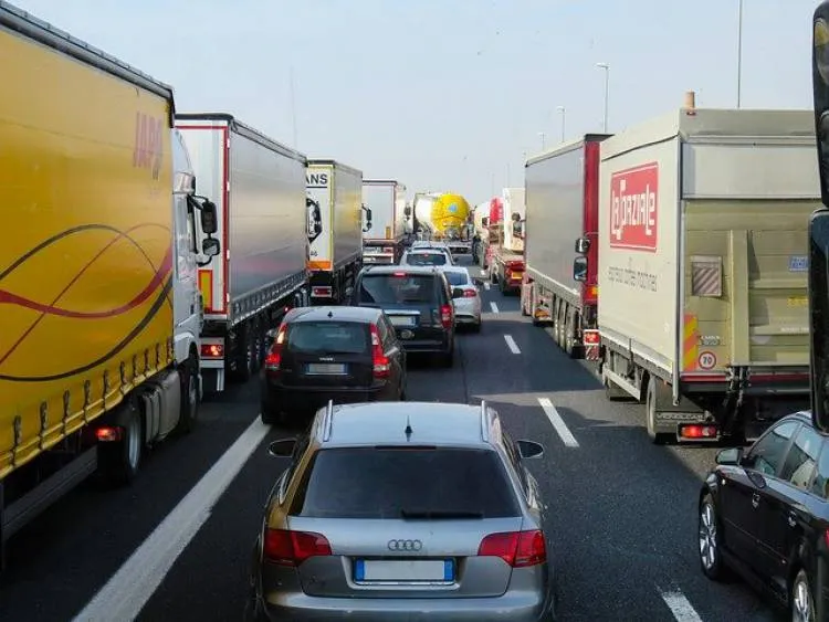 Uwaga kierowcy! Wznowiono blokadę na przejściu granicznym z Słowacją 