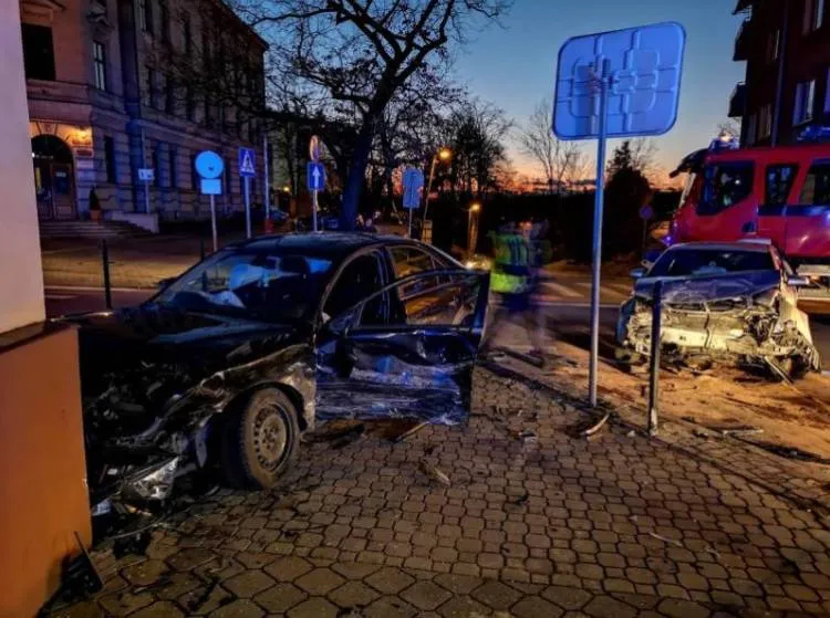 Kraksa na Mickiewicza. Jedna osoba trafiła do szpitala