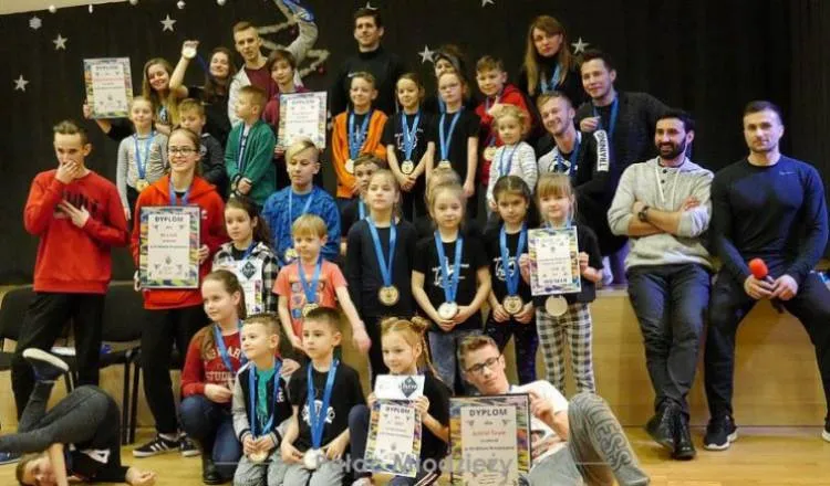 Reprezentanci Pałacu Młodzieży z medalami