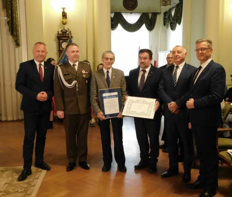 Piotr Giza pośmiertnie odznaczony patentem oficerskim