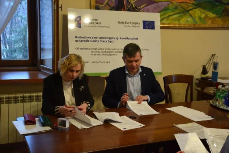 Burmistrz Starego Sącza podpisał ważne dla gminy umowy