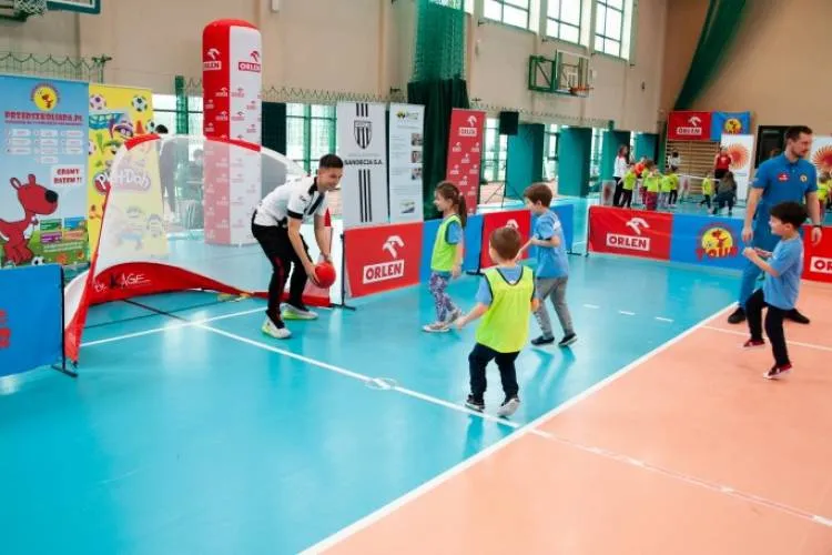 Najmłodsi uczyli się gry z piłkarzami Sandecji