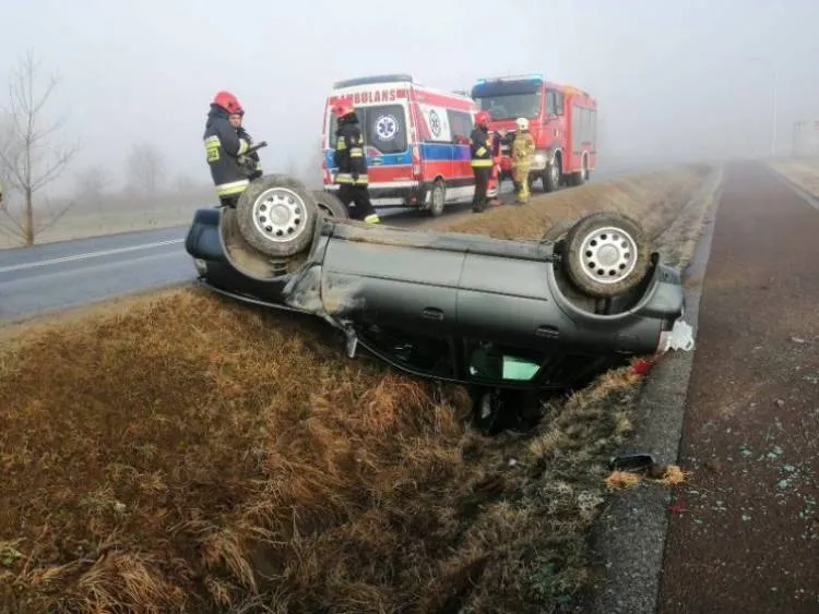 Stary Sącz. Wypadł z drogi i dachował