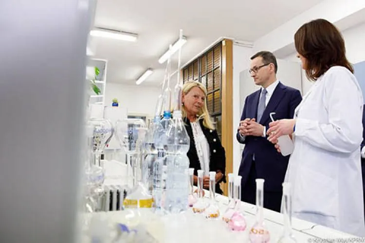 Premier podjął decyzję. Od poniedziałku wszystkie jednostki oświatowe będą zamknięte