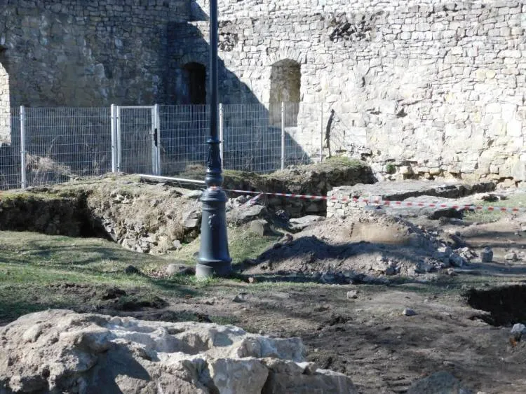 Badanie archeologiczne w ruinach nowosądeckiego Zamku Królewskiego 