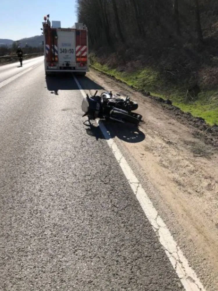 zderzenie motocyklu i samochodu osobowego Kurów