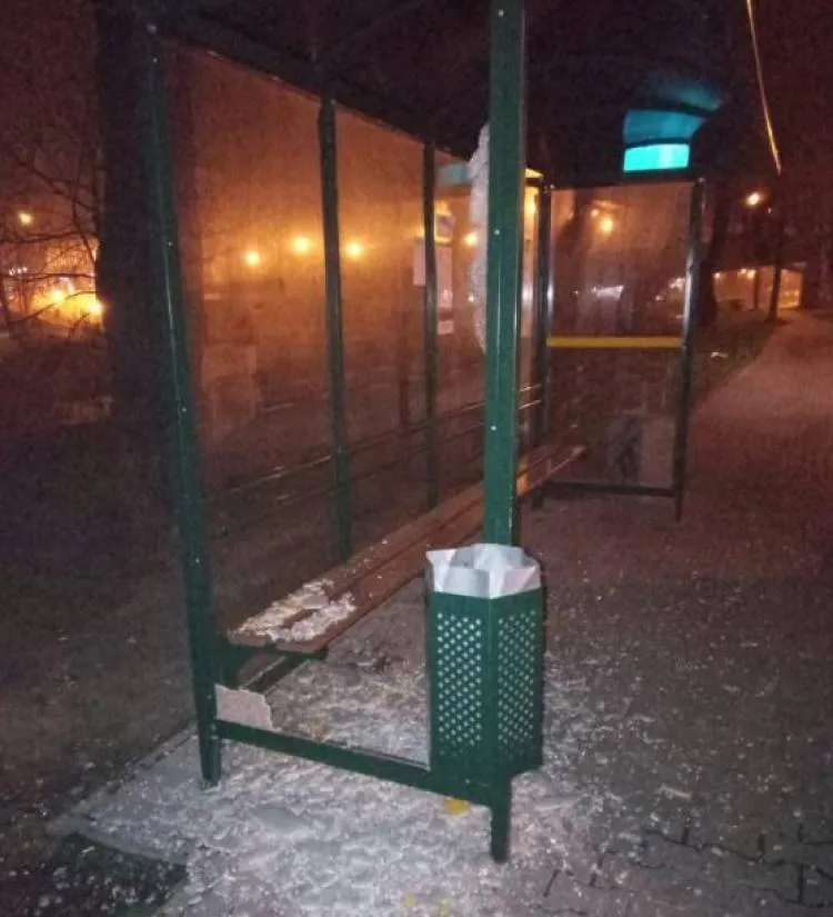 Zniszczył wiatę przystankową, bo chciał rozładować emocje