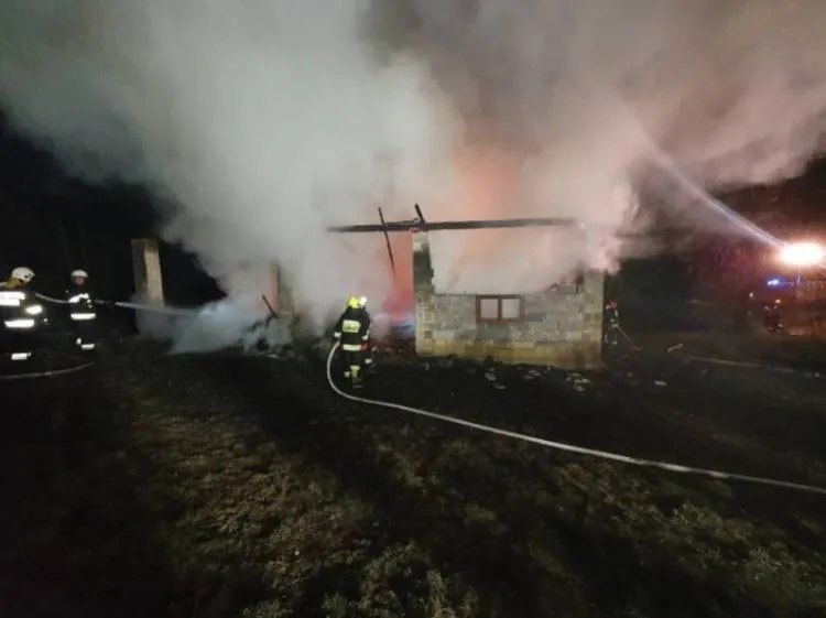 W Korzennej spalił się budynek gospodarczy