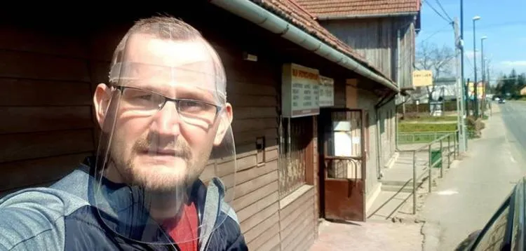 Radni Klubu PiS-"Wybieram Nowy Sącz" rozdawali przyłbice ochronne