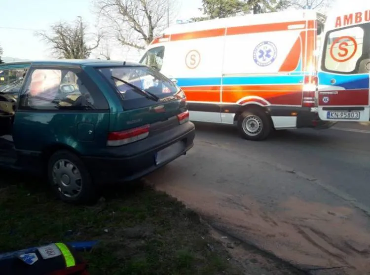 samochód osobowy uderzył w słup ul. Węgierska Nowy Sącz