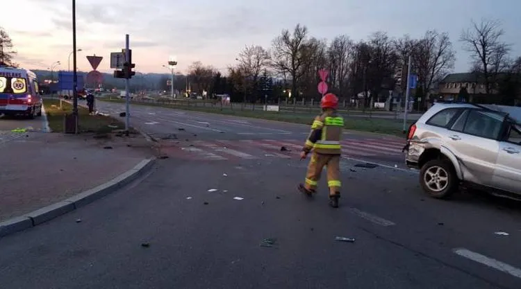 samochód wypadł z jezdni Al. Piłsudskiego Nowy Sącz