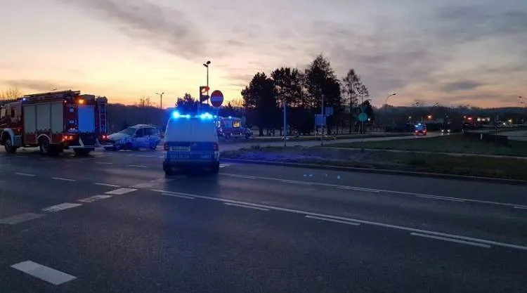 samochód wypadł z jezdni Al. Piłsudskiego Nowy Sącz