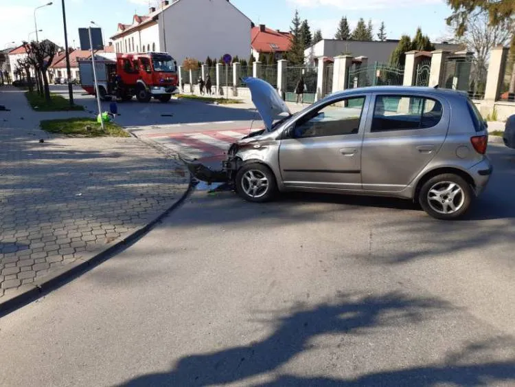 Kolizja osobówki i motocykla na ul. Długosza