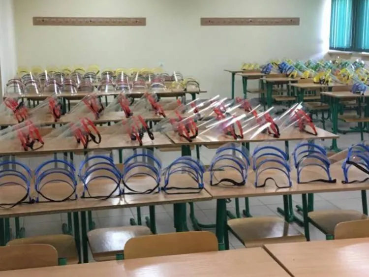 PWSZ w Nowym Sączu przekazała przyłbice dla sądeckich strażaków
