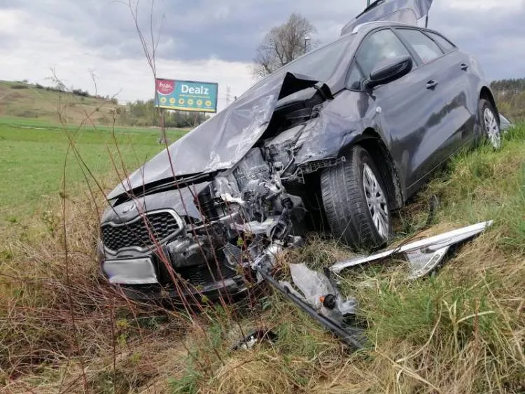 Zderzenie dwóch osobówek na Węgierskiej. Wśród pasażerów dzieci