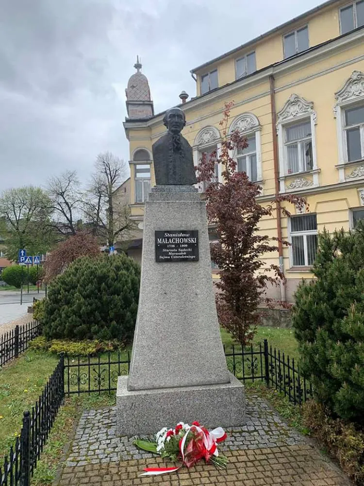 Przedstawiciele władz miasta złożyli kwiaty pod pomnikiem Stanisława Małachowskiego
