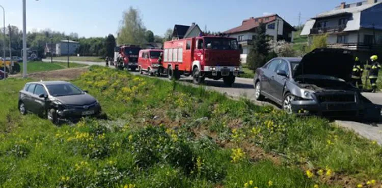 Kolizja dwóch osobówek w Korzennej