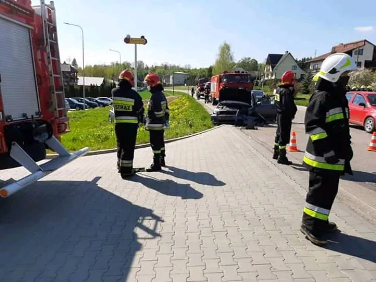Zderzenie dwóch osobówek Korzenna