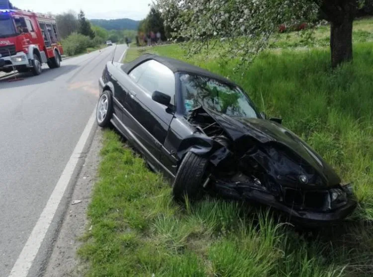 Wypadek w Olszance. Dwie osoby trafiły do szpitala