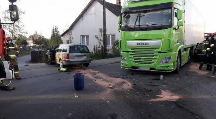 Zderzenie trzech samochodów w Chełmcu