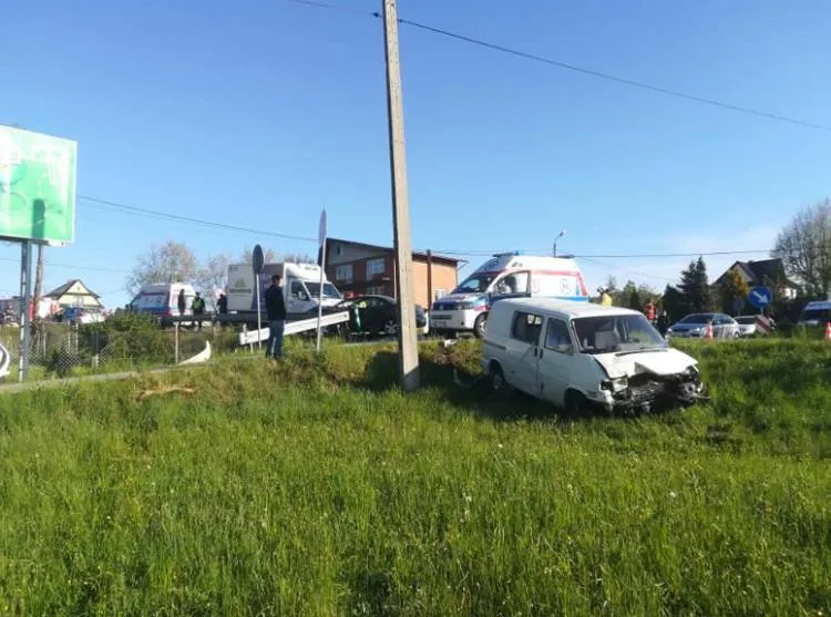 Zderzenie dwóch samochodów w Tymbarku. 3 osoby poszkodowane