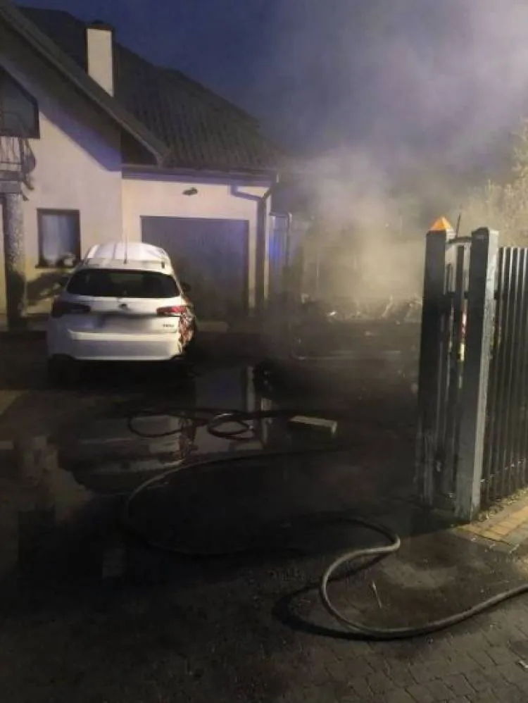 pożar samochodu ul. Batalionów Chłopskich Chełmiec