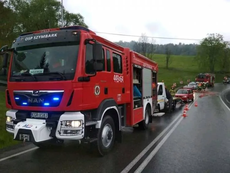 Zderzenie dwóch samochodów osobowych Szymbark